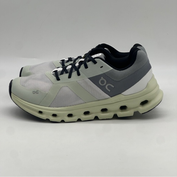 On Cloud Sneakers. Size 6.5 - Picture 5 of 10